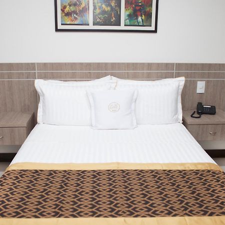 Hotel Cinco Монтерія Екстер'єр фото