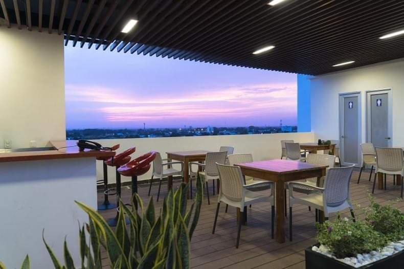 Hotel Cinco Монтерія Екстер'єр фото