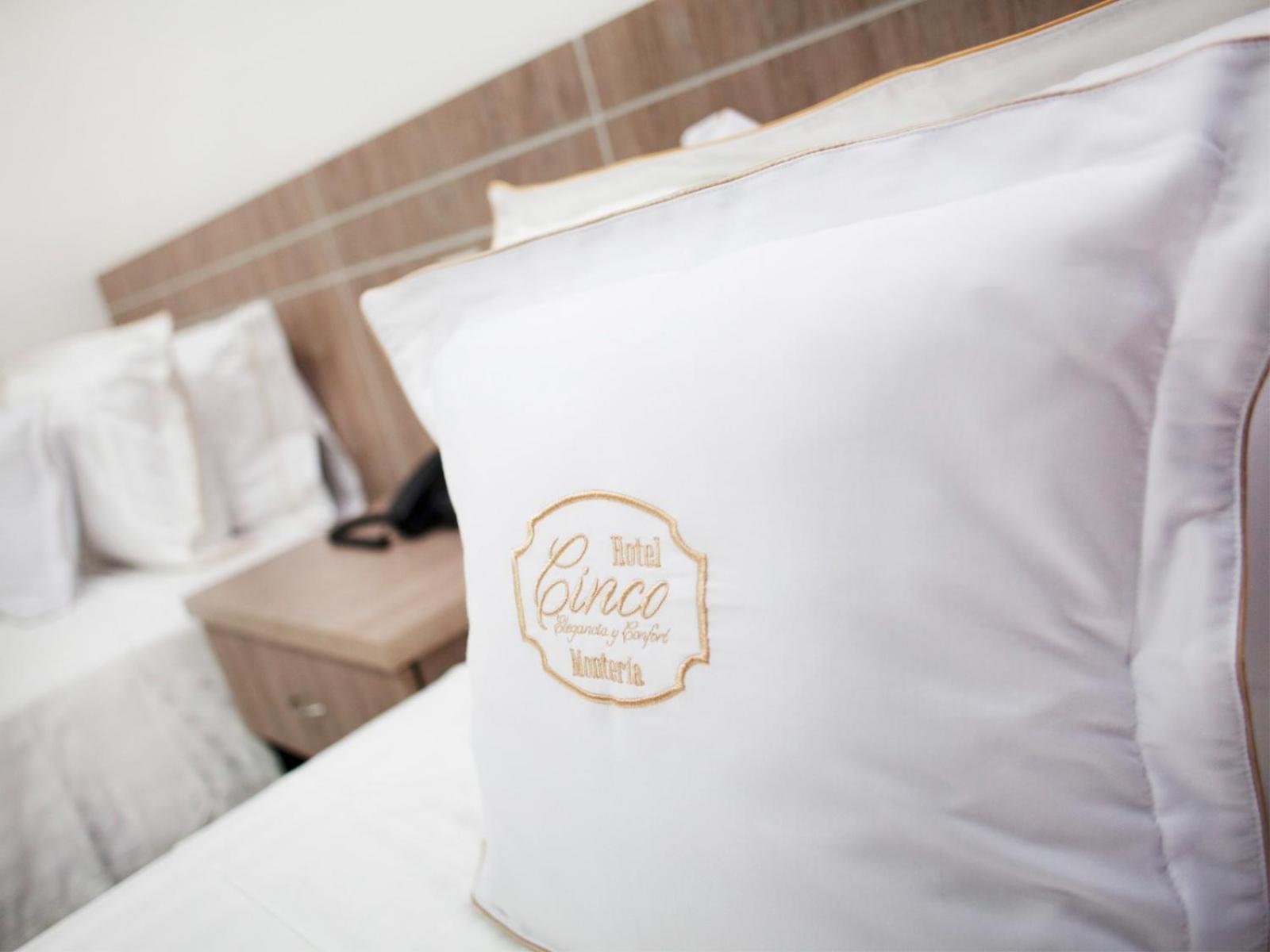 Hotel Cinco Монтерія Екстер'єр фото