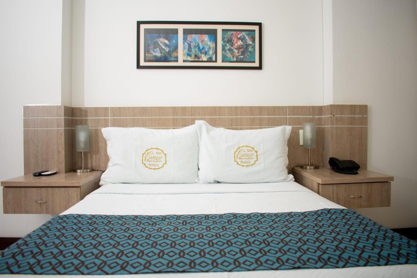 Hotel Cinco Монтерія Екстер'єр фото