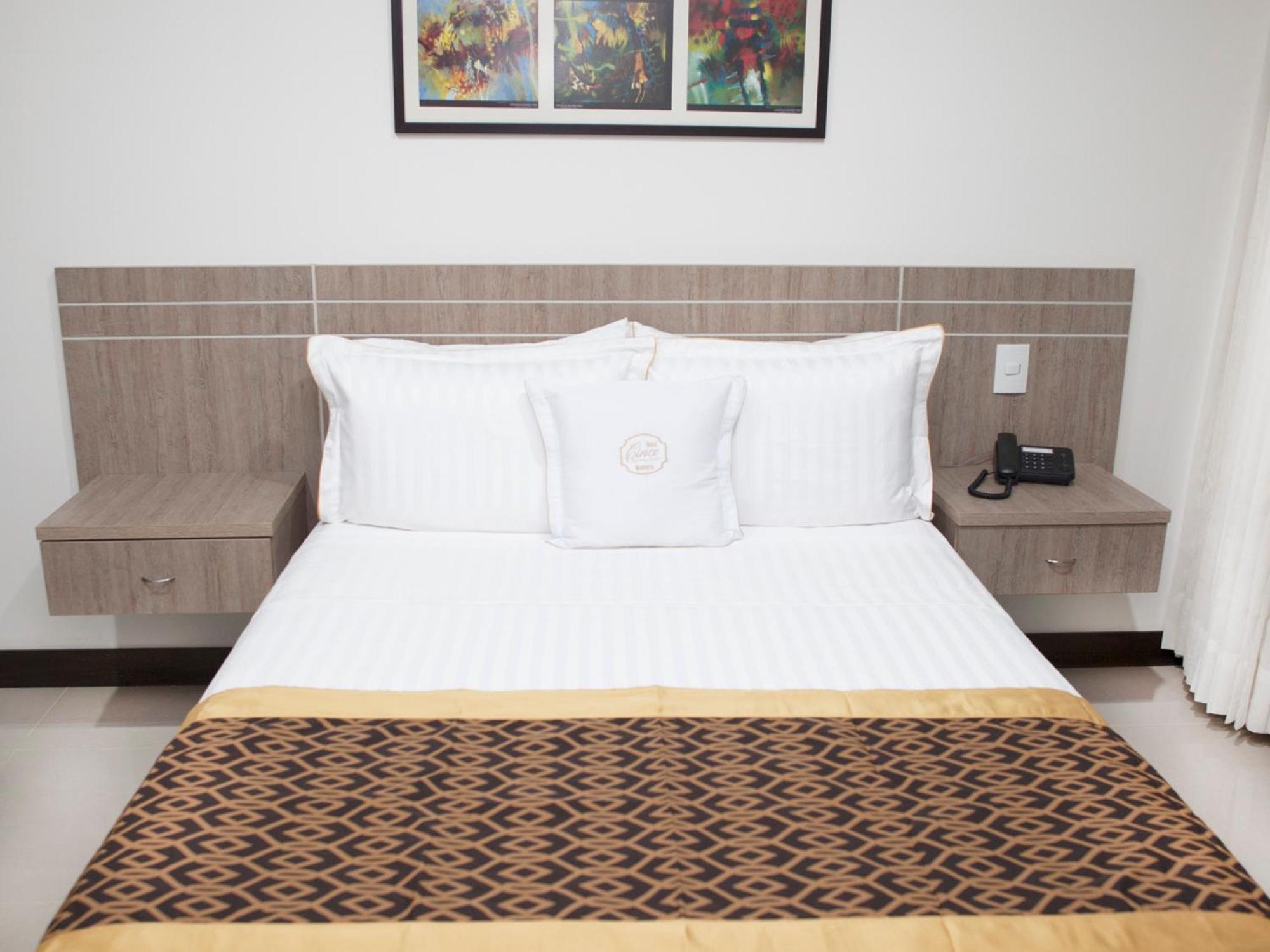 Hotel Cinco Монтерія Екстер'єр фото